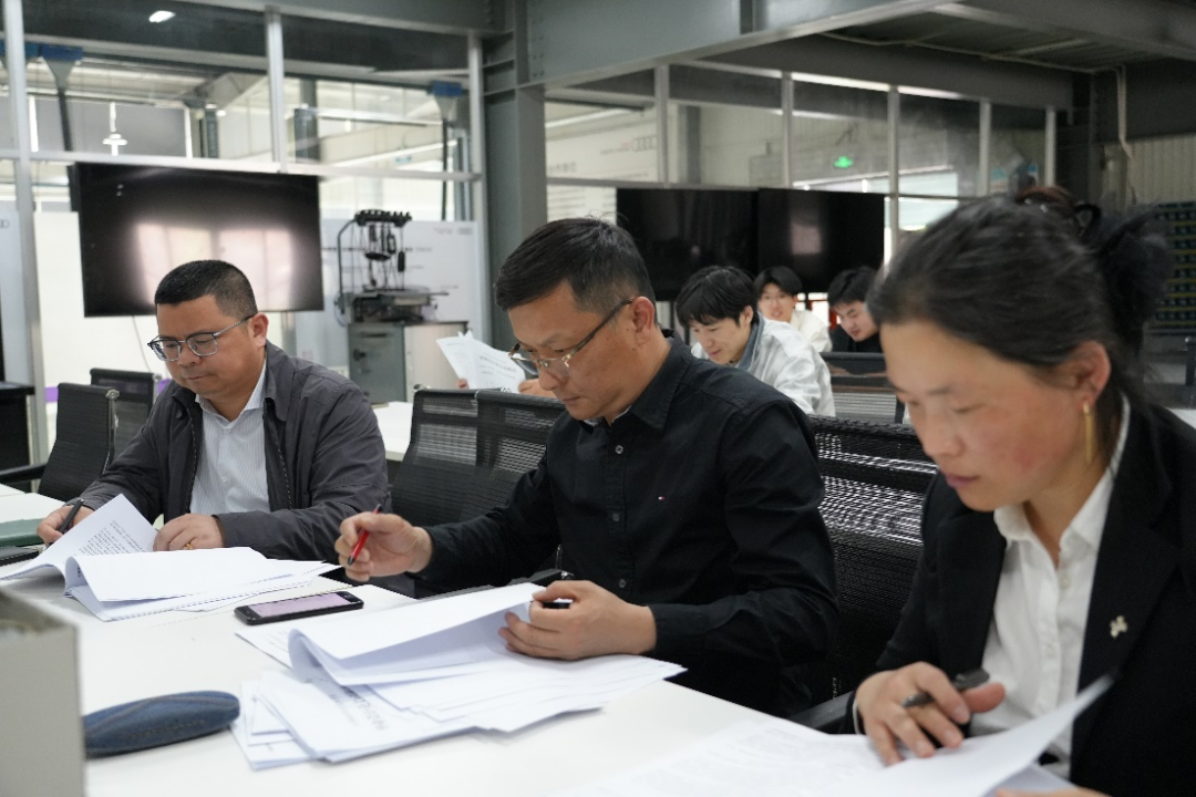 智行汽车学院学子以技载道，逐梦答辩展锋芒